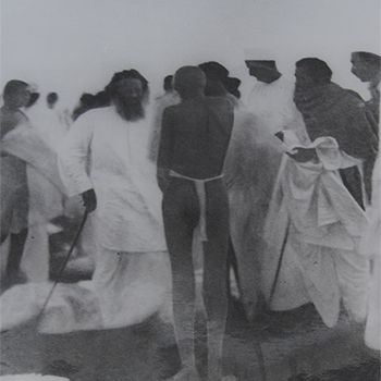 Gandhi after his bath in the sea on the early morning of April 6, Dandi
