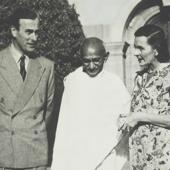 Gandhi Ji first meeting with Lord and Lady Mountbatten, Delhi
